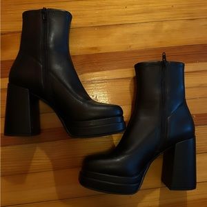 Black heel boots